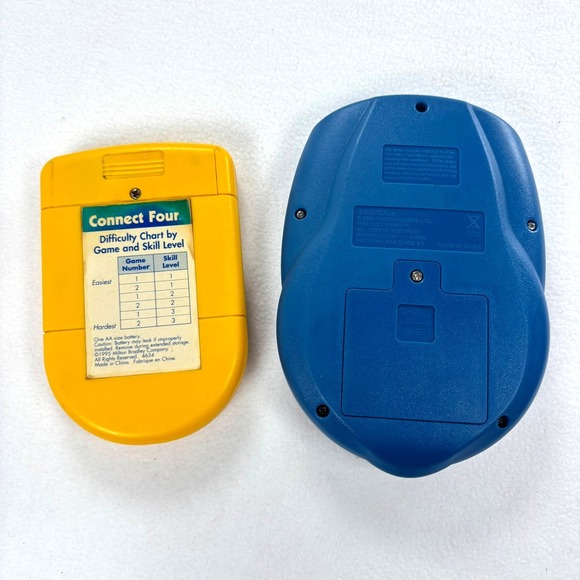 Vtg Handheld Game Lot of 2 Big Screen Solitaire Connect Four - Tested Works - Picture 4 of 4
